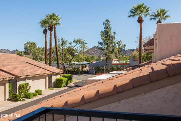 GORGEOUS MOUNTAIN VIEWS FROM BALCONY