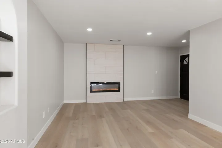 ELECTRIC FIREPLACE