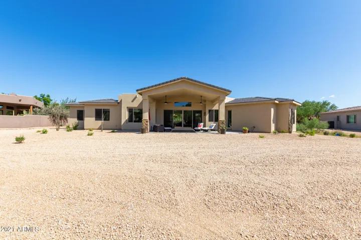 LARGE COVERED PATIO, 16' SLIDING DOOR, WEST FACING BACKYARD FOR WINTER SUN