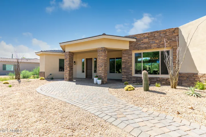 DESIERTO DR. FRONT OF HOME