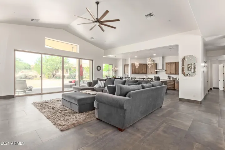LARGE TV IN GREAT ROOM, ELECTRIC FIREPLACE, FANS IN ALL ROOMS,