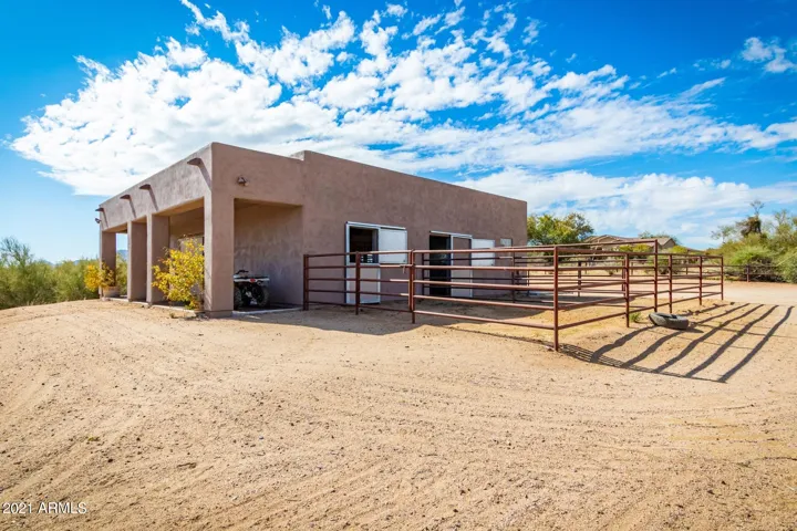 GMR ALLOWS EACH LOT TO HAVE UP TO FOUR HORSES.