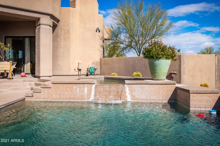 HEATED SPA & POOL