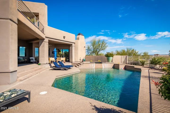 LARGE PEBBLE TEC POOL W/INFLOOR CLEANING, SPA, SPILL OVER