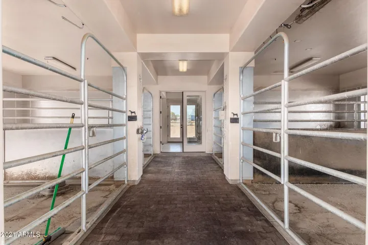 GMR RANCH ALLOWS EACH LOT TO HAVE UP TO FOUR HORSES