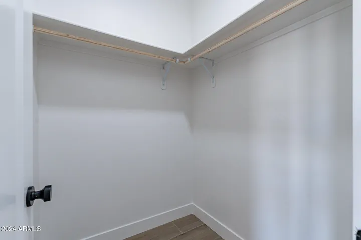 Guest Ensuite walk in closet