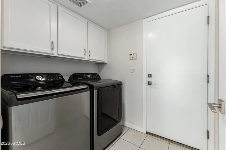 Downstairs Laundry Room - Samsung Washer & Dryer do convey with the home (2020) (39)