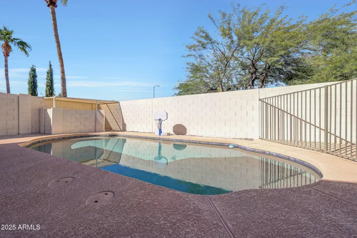PRIVATE POOL FOR RELAXATION!!!