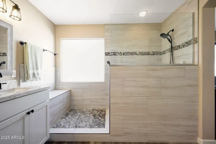 SPACIOUS PRIMARY BATH!!!