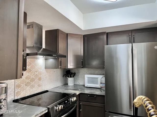 STYLISH BACKSPLASH