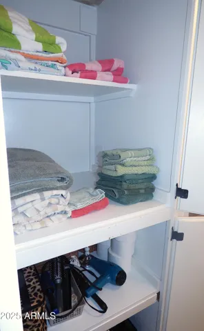 Extra Deep cabinets for Sheets and towells!