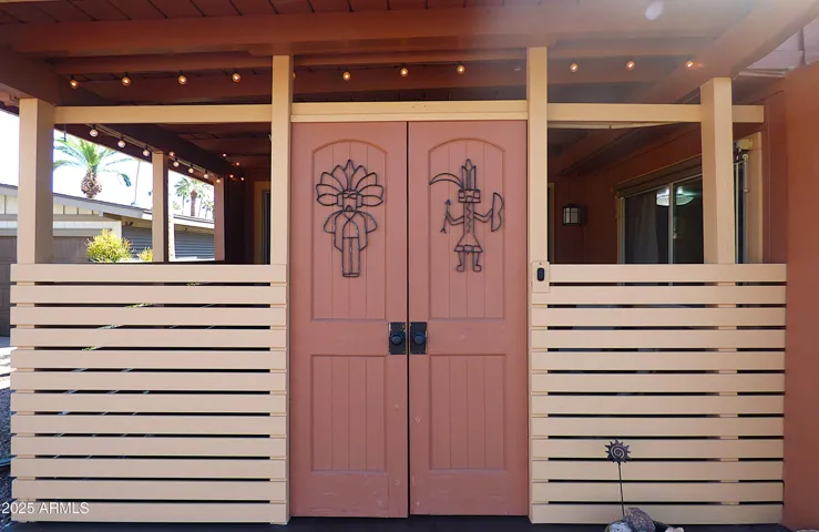 Double doors to front patio