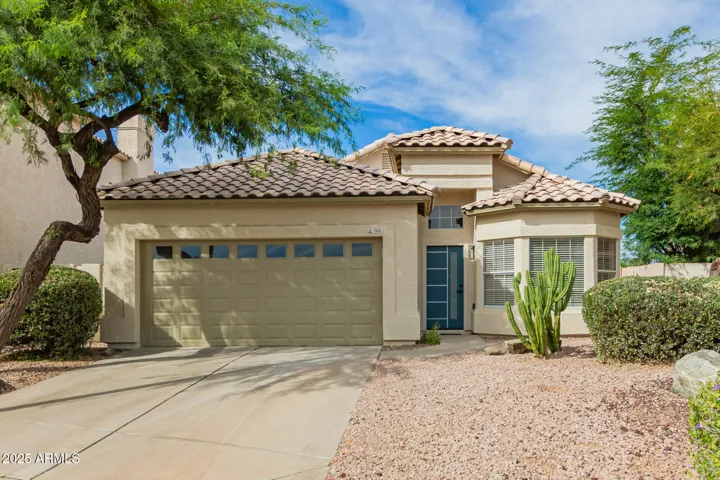 Beautiful cul-de-sac waterfront lot.