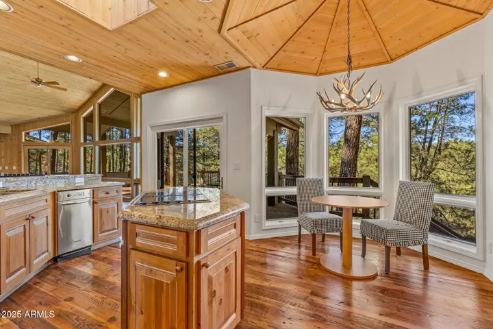 Cozy Breakfast Room
