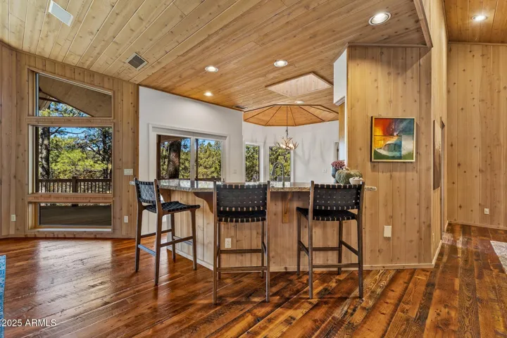 Kitchen Breakfast Bar