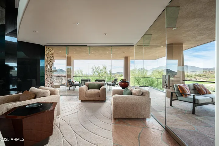 Seemless living between indoor and outdoor