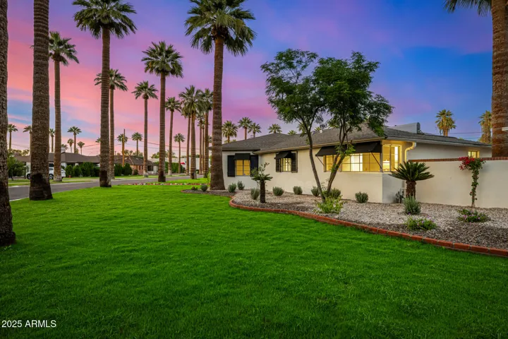 Palmcroft is aptly named or these stately palms that line the streets. It's truly on of the most beautiful neighborhoods in Phoenix!