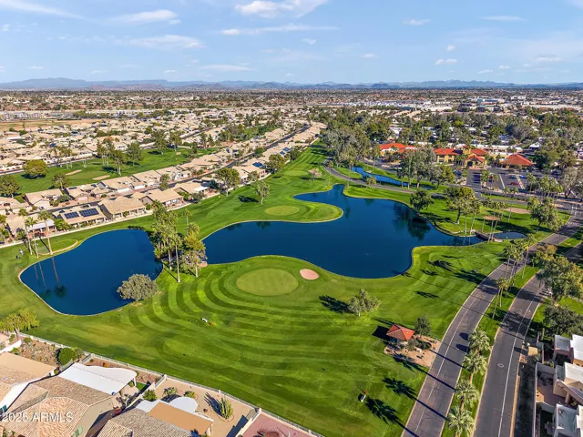 READY FOR A TEE TIME! GORGEOUS COMMUNITY GOLF COURSE!