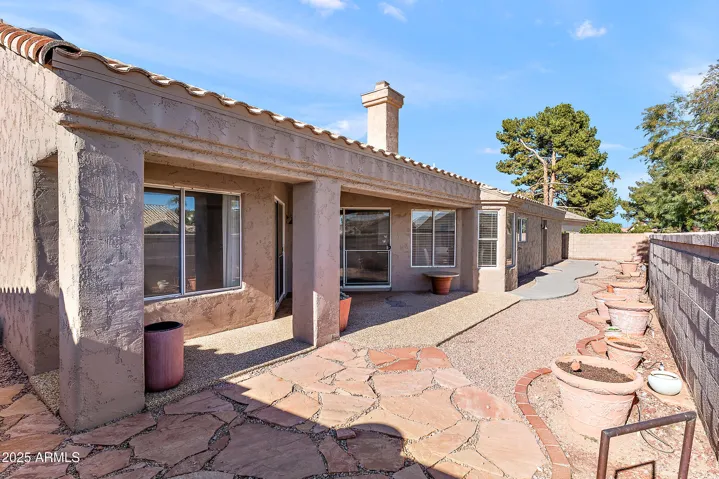 PRIVATE BACKYARD!