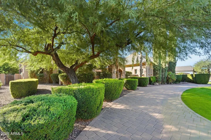 Circle driveway