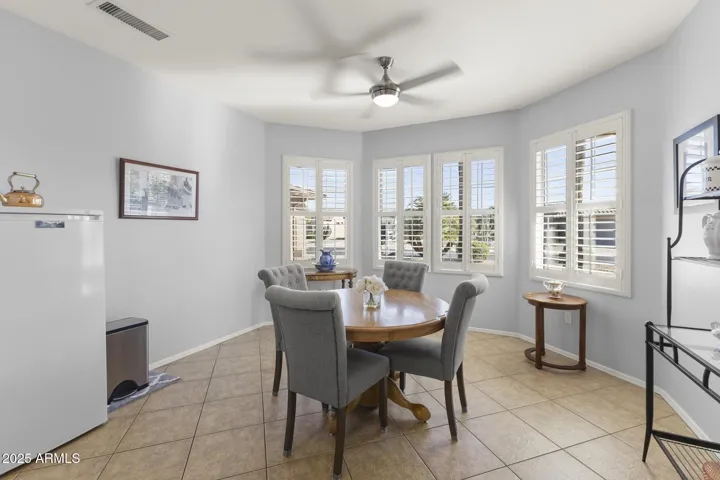 Large dining nook w bay window