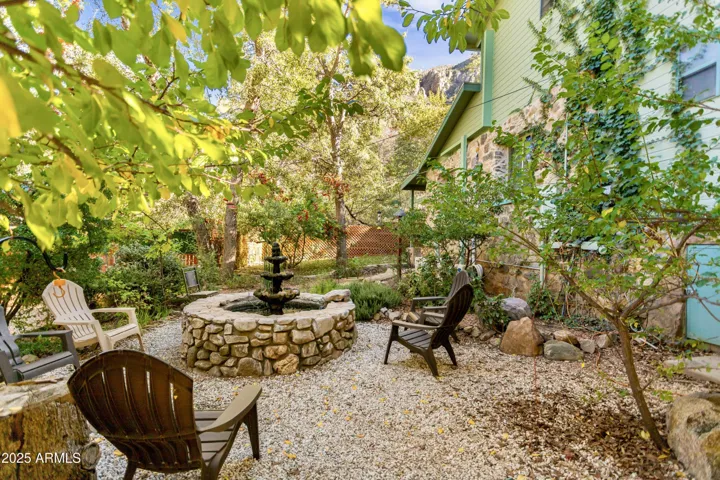 Running Fountain, Sitting Area