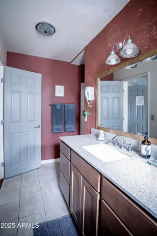Large Vanity Counterspace!