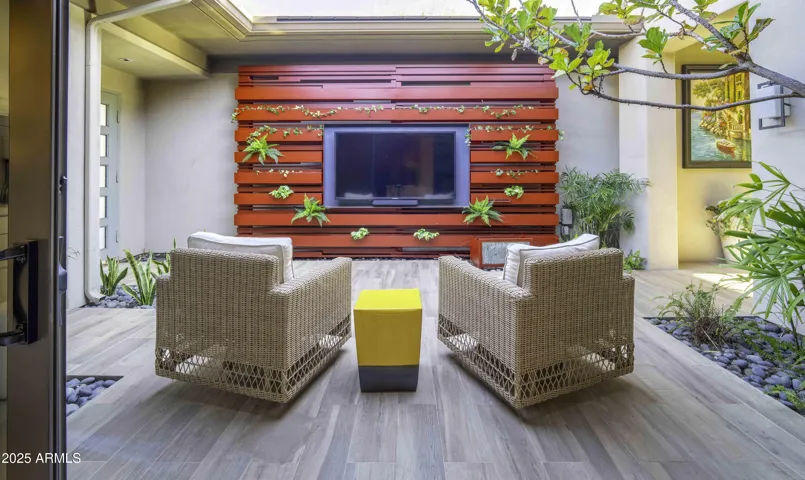 Access to entry courtyard from family room