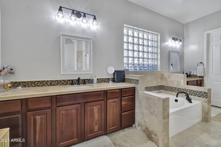 Separate Sinks in Primary Bath