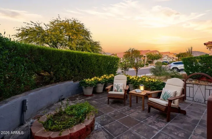 Front Courtyard - Acoma Virtual Staging.