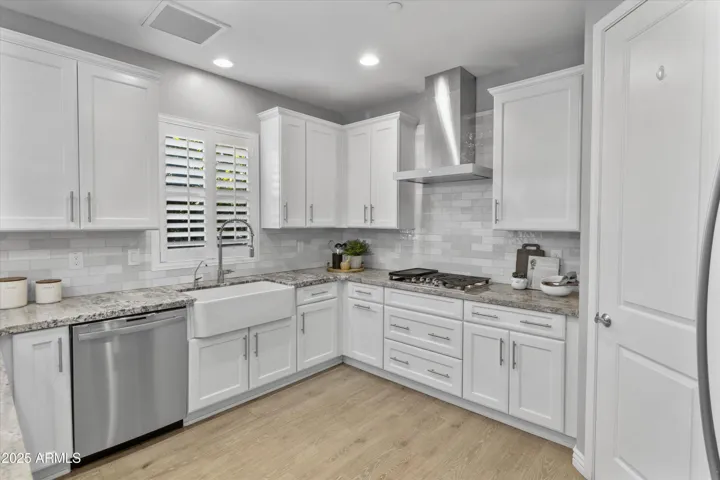 Gas Range Farmhouse Sink & Upgraded Backsplash