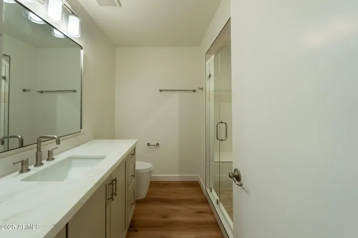 Soft neutrals makes the whole space feel calm.