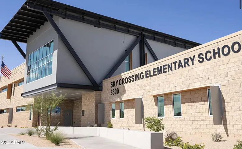 ELEMENTARY SCHOOL IN COMMUNITY