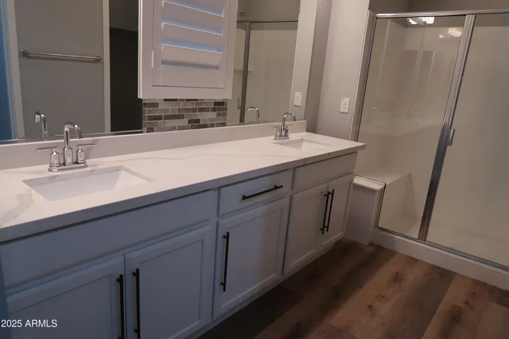 SECONDARY EN-SUITE BATH