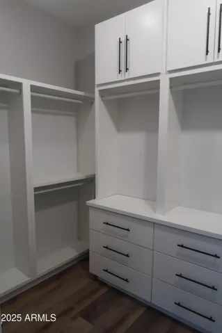 EN-SUITE SPACIOUS WALK-IN CLOSET