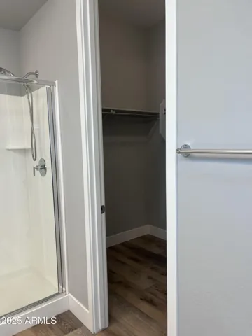 SECONDARY EN-SUITE WALK-IN CLOSET
