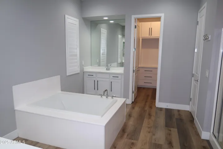 PRIMARY BATH EN-SUITE