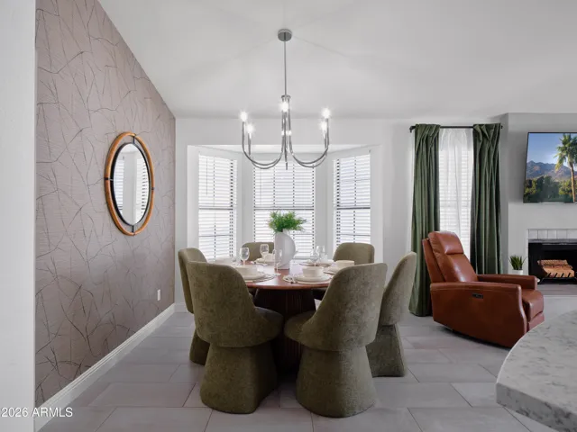 Opens to kitchen+family room 2