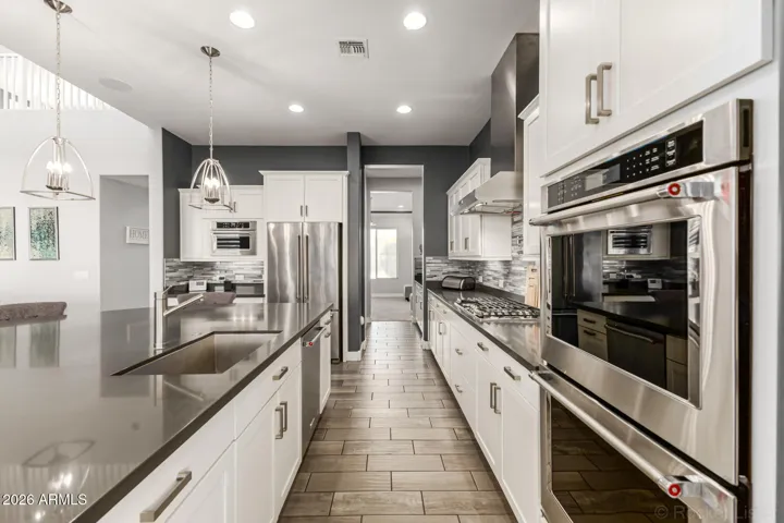 Double Ovens, Gas Cooktop w/Hood