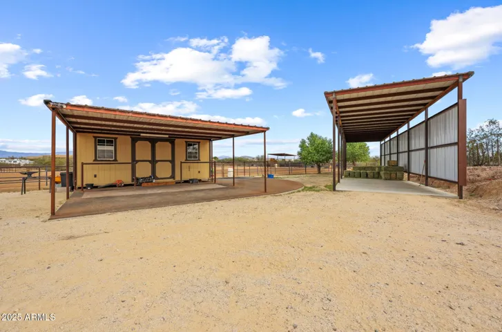 Hay shed, tack room, heated wash rack