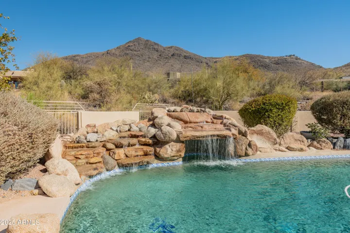 Oversize resort style pool with water feature