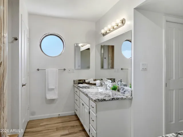 Master bathroom Double seperate sinks/Vanty