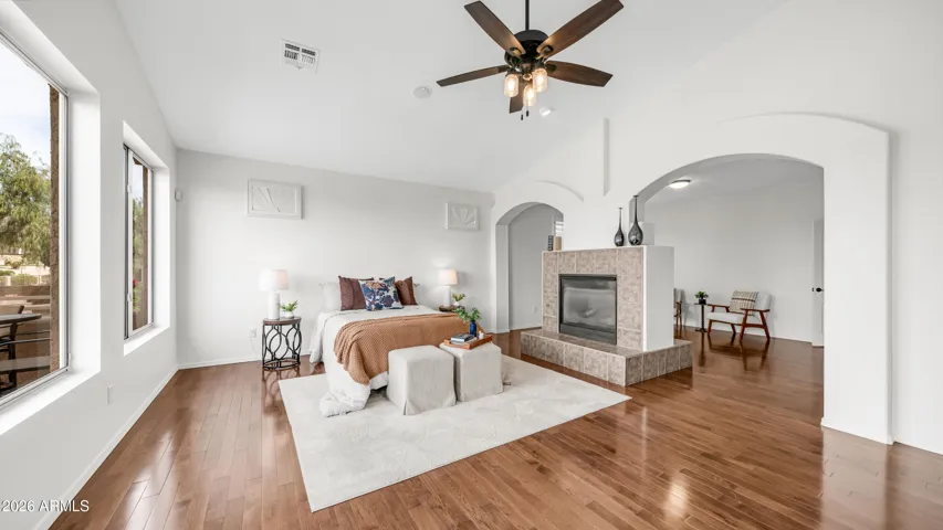Spacious Suite With Vaulted Ceilings