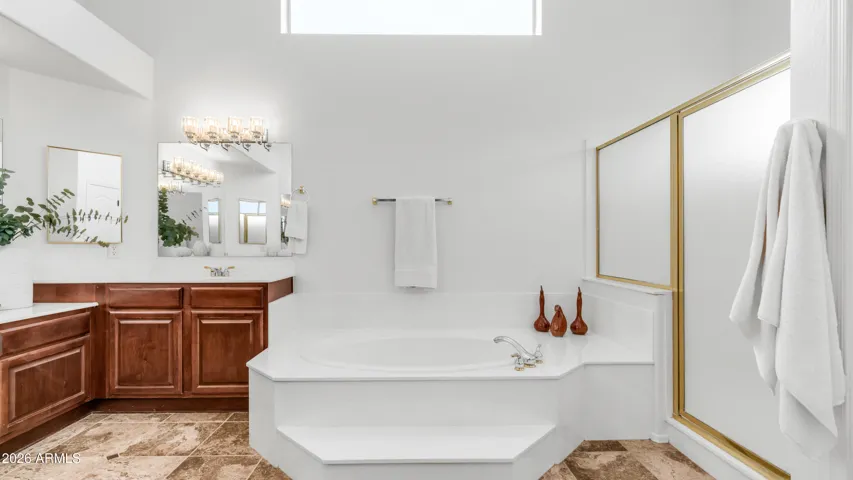 Serene Bath With Oversized Soaking Tub