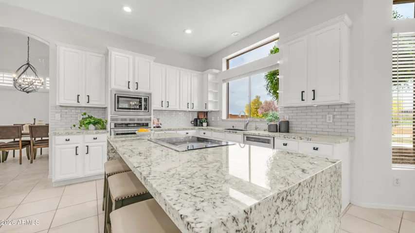 Large Eat at Kitchen Island