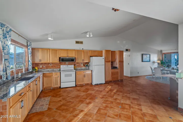 Kitchen to Dinning