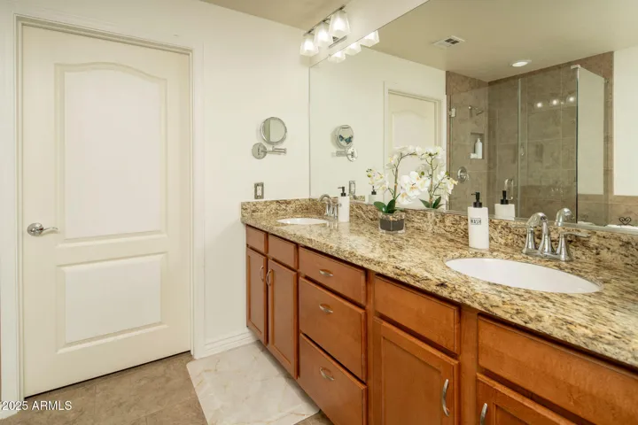 Nice walk-in closet and granite counters too!
