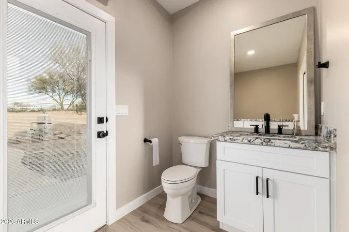 Half bath / exit to pool