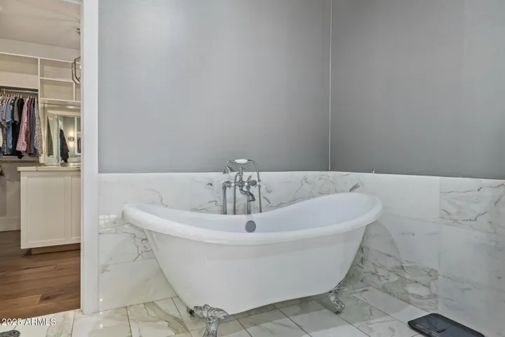 Primary soaking tub