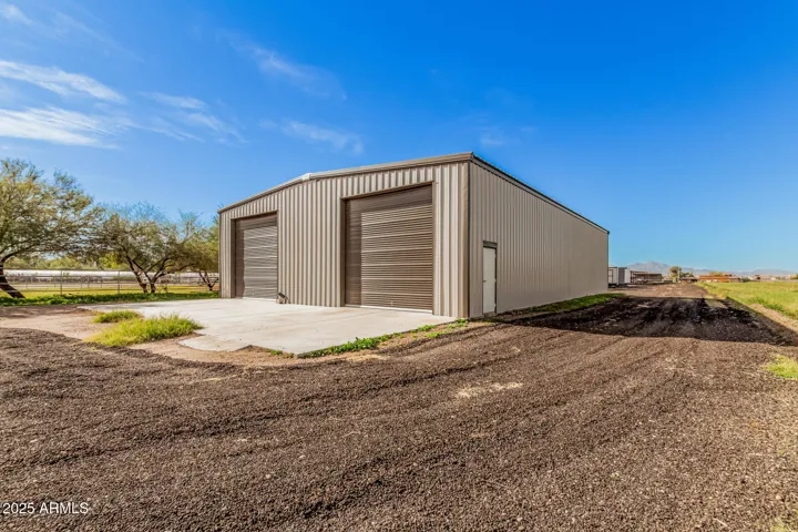 2 years old 50 x80 metal shed